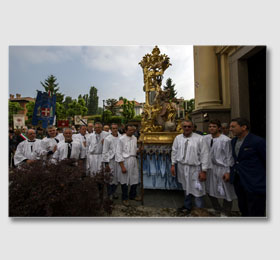 I portatori nella processione del 2015 ‑ Portatori per la Processione al Santuario Piemontese di Sommariva del Bosco ‑ Piemonte Sacro